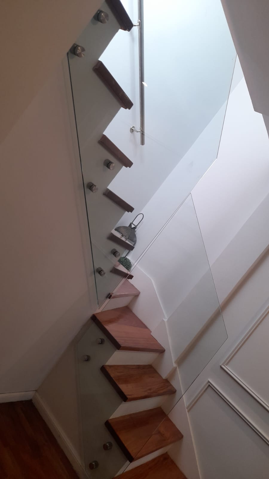 Detalle fijación escalera